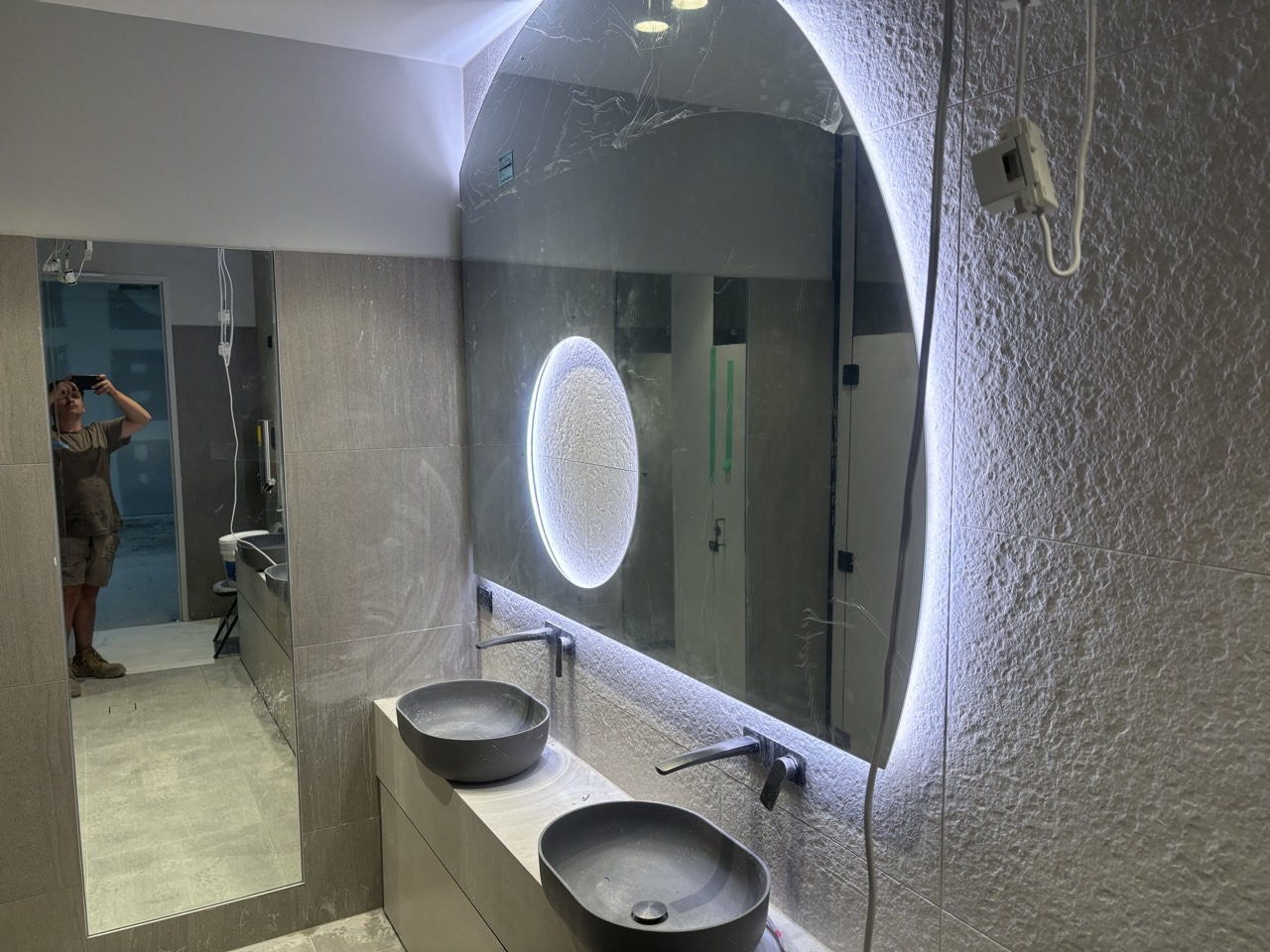 Custom cut-to-size mirrors and professional installation Melbourne by Integrity Glazing