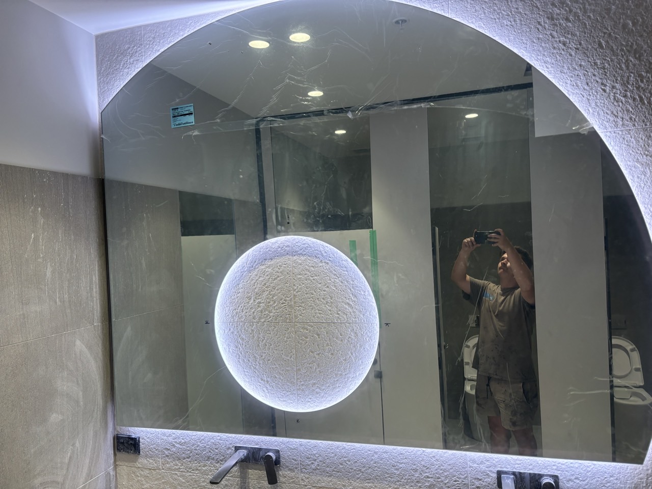 Custom cut-to-size mirrors and professional installation Melbourne by Integrity Glazing