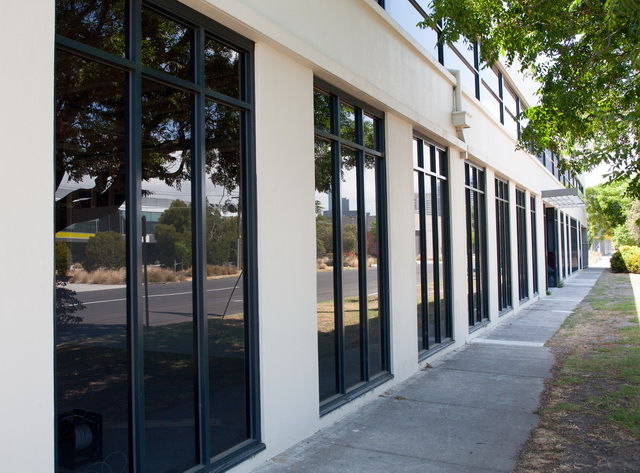 Commercial aluminium shopfront fabrication and glazing installation Melbourne